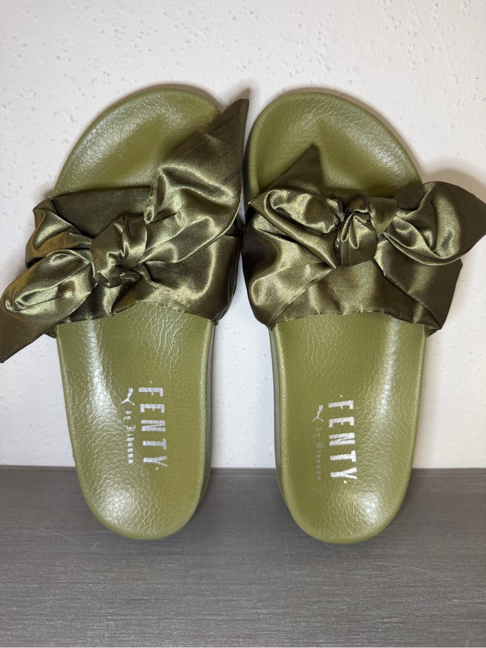 Fenty X Puma Rihanna Satin Bow Slides Flip Flop Sandals Olive Women’s Size 5 - Picture 4 of 9